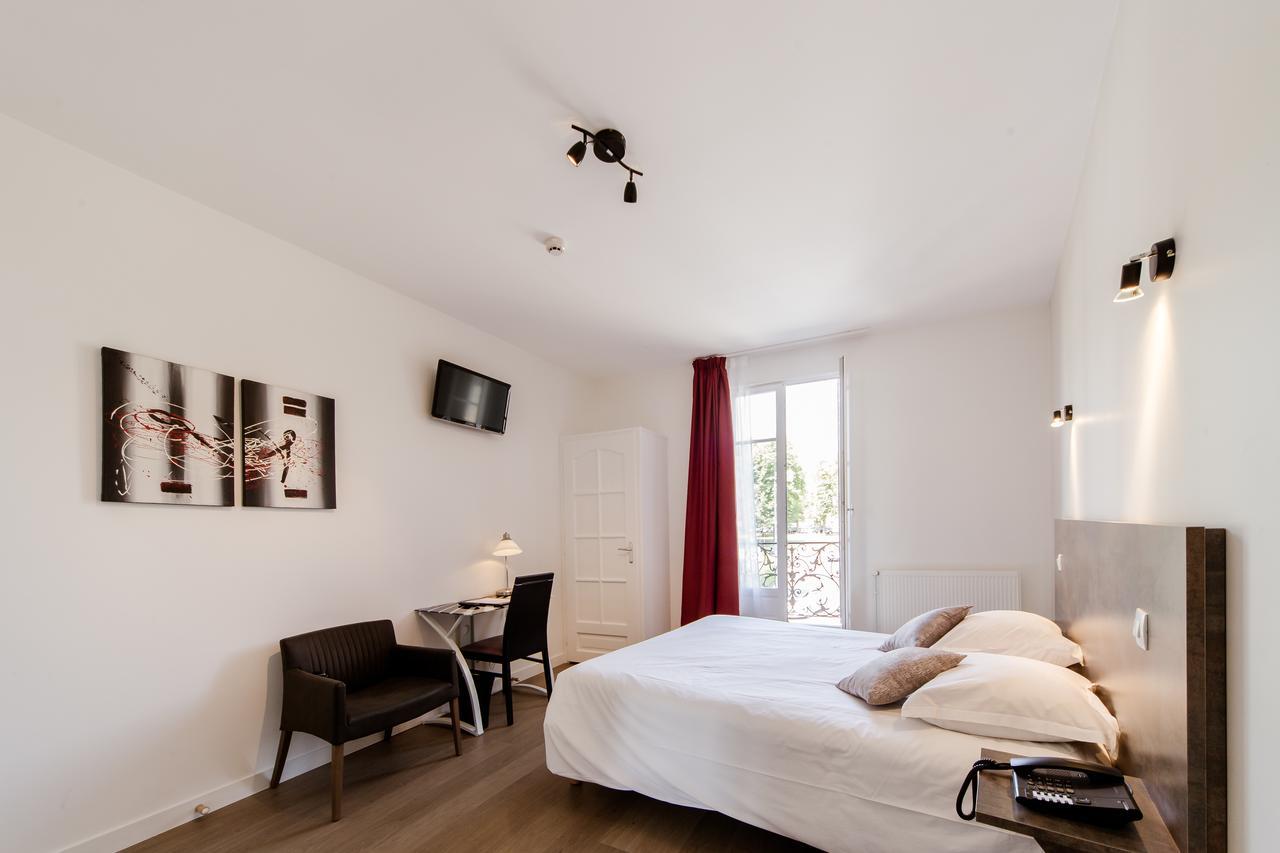 Logis Hotel - Le Petit Bellon Senlis  Exteriér fotografie