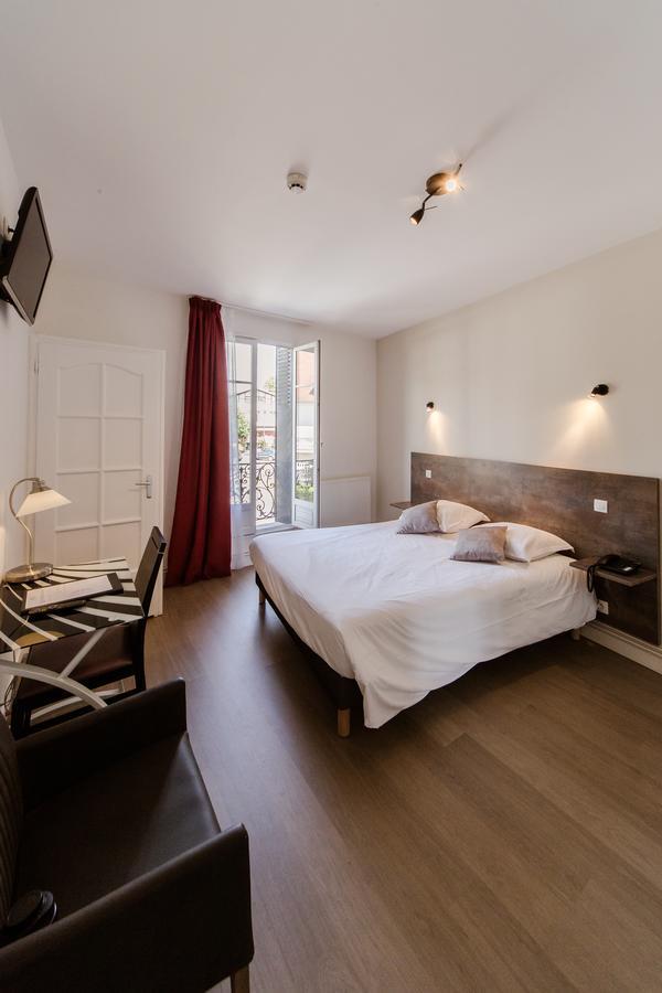 Logis Hotel - Le Petit Bellon Senlis  Exteriér fotografie