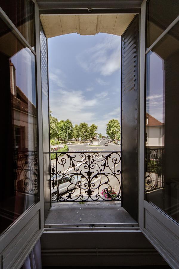 Logis Hotel - Le Petit Bellon Senlis  Exteriér fotografie